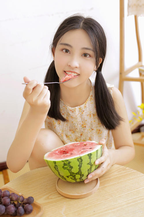 马尾辫的女孩