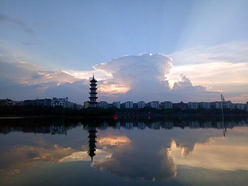 美丽的宝塔湖