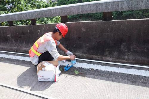 万一交通拥堵，请绕路！