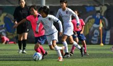 紧张激烈的足球赛