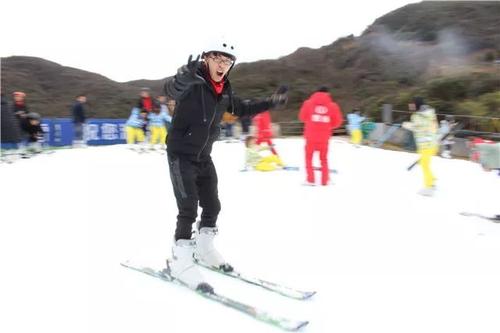 勉强滑雪