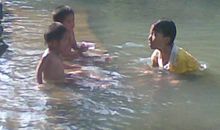 阳春·童年·小溪边