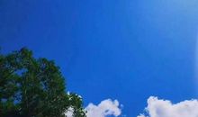 雨中有一片晴朗的天空