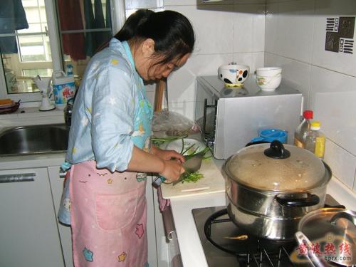 成为保姆