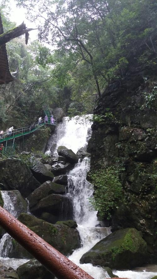 藏龙百瀑旅行记
