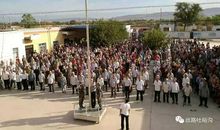 升旗仪式让我知道了生活的来之不易