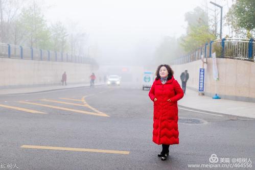 雾中校园