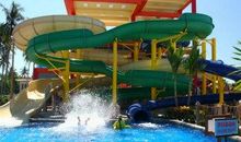 畅游热带风暴水上乐园