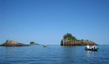 苏必利尔湖中的小房