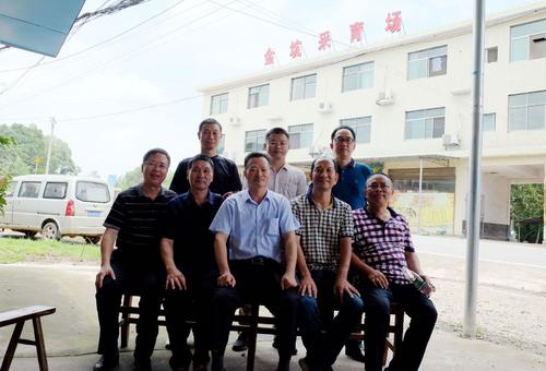 很难离开母校
