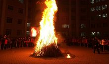 新校园“狂欢日”