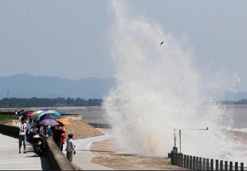 钱塘江潮在下午