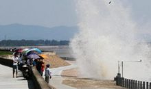 午后的钱塘江大潮