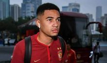 人将离去情未尽