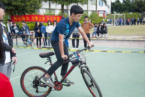快乐慢速自行车比赛
