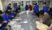 包饺子，迎新年