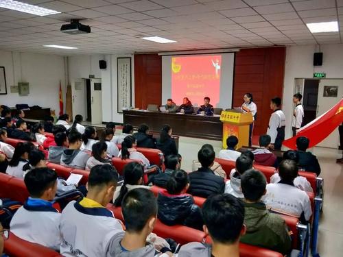 我心目中的时代先锋