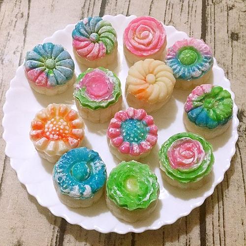 制作多彩的雪月饼