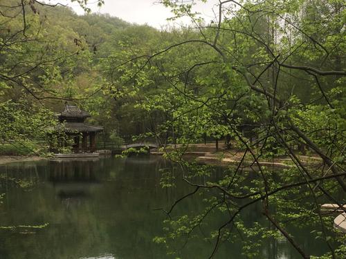 游狼崖山