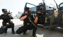 观看特警叔叔演练