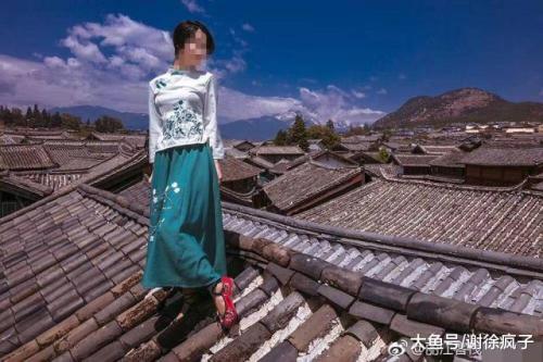 屋顶上的女孩