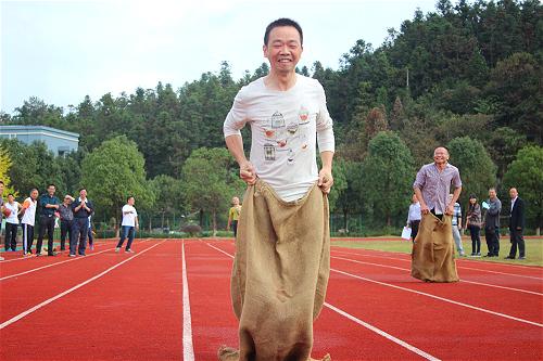 有趣的“袋鼠跳”