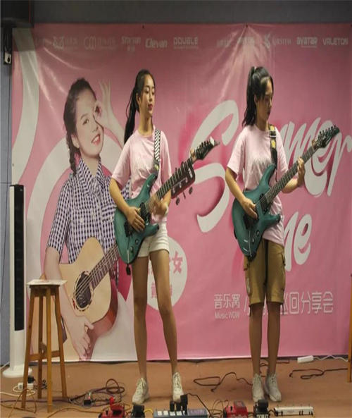 吉他班的小明星