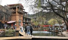 天正蓝，风正好