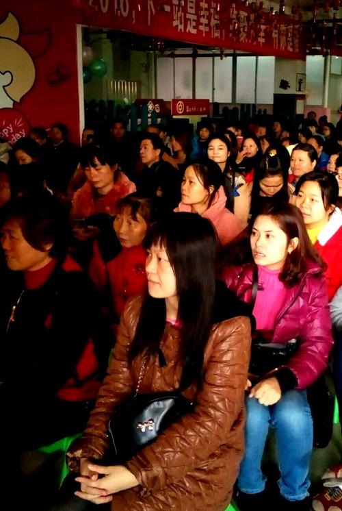 参加生日聚会