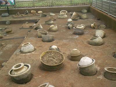 参观城头山古文化遗址