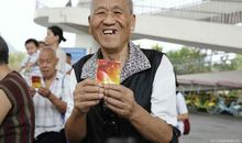 “老小孩”爷爷