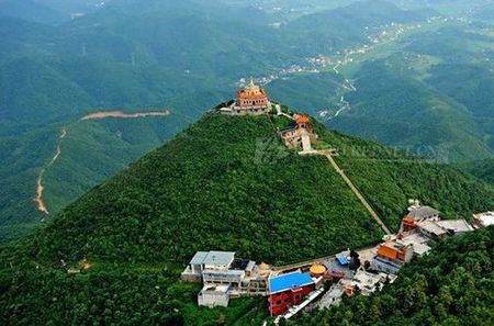 攀登韶峰山