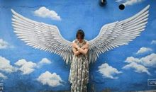 她始终带着微笑