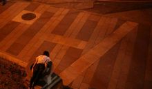 跪母行为应被力挺