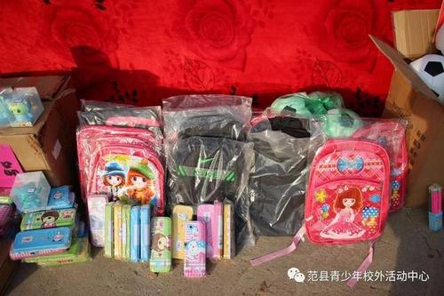 向跳蚤市场的慈善义卖活动雷锋学习