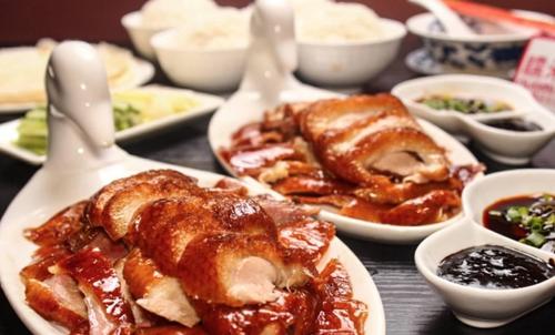 吃北京烤鸭