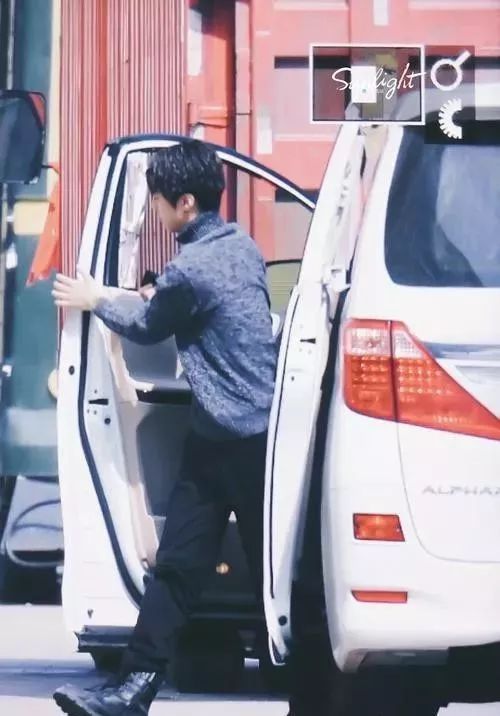 和哥哥一起开车