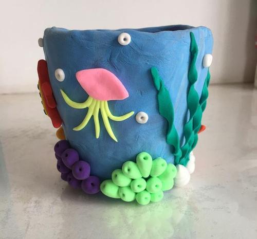 制作粘土笔筒
