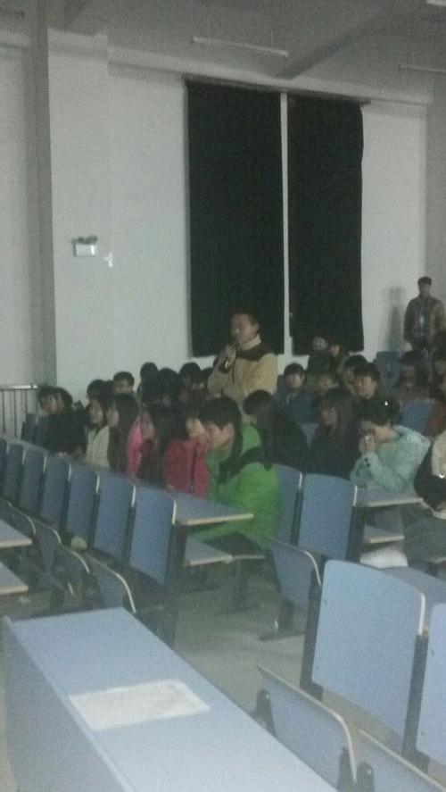 和同学一起看电影