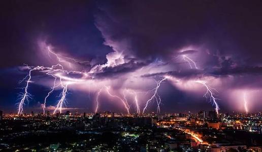 雷雨来临时