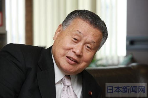 爷爷笑了