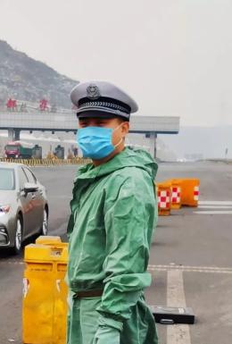 父亲在与流行病作斗争