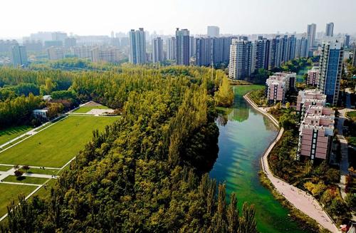 秋天的瑰宝湖