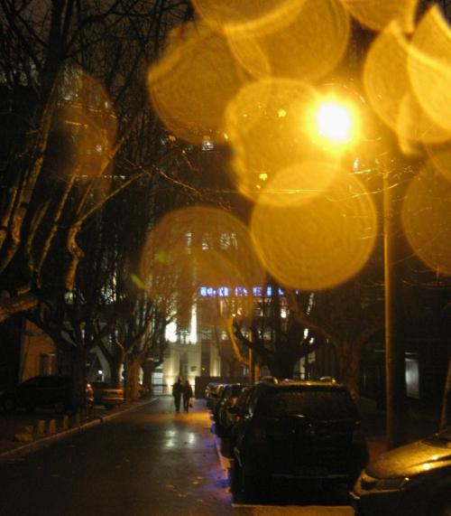 你在雨夜在谁的伞下