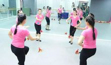 一场精彩的踢毽子比赛