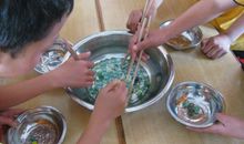 有趣的“筷子夹珠”