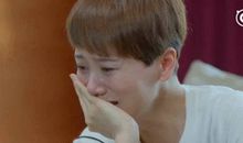 面对着你苍老的脸，我流泪了