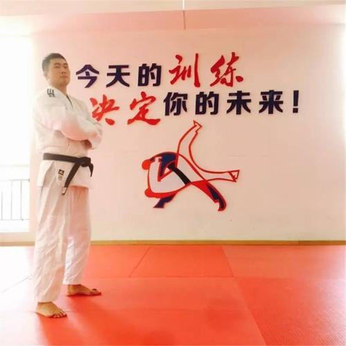 那个时候，我默默地低下头