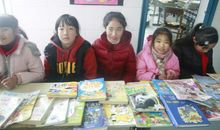 校园内的跳蚤书市