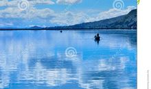 天空与湖面的距离